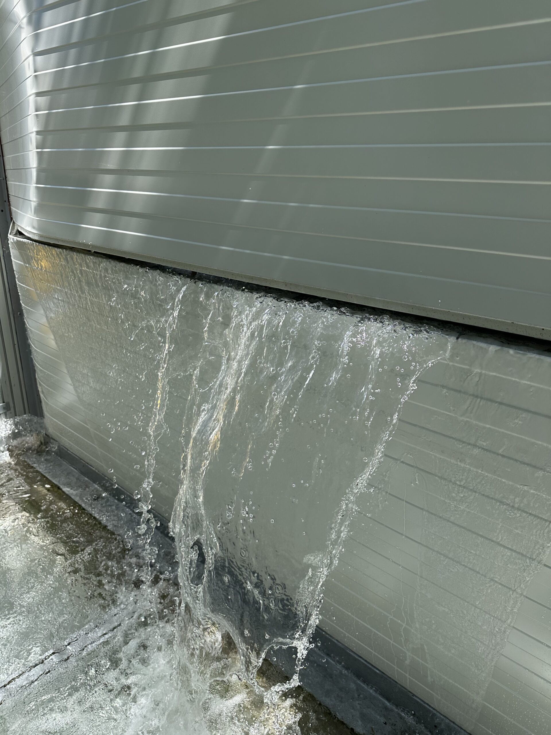 Hochwasserresilienz von Hallenfassaden – Ergebnisse einer Versuchsreihe